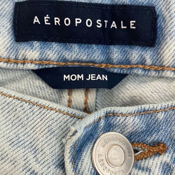 Aeropostale High Rise Mom Jeans Distressed Light Wash 6 - Picture 7 of 8